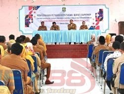 Kadisdik Sumenep Serahkan Petikan SK Kepada 240 Kasek SD 9 Kasek SMP dan 14 Pengawas