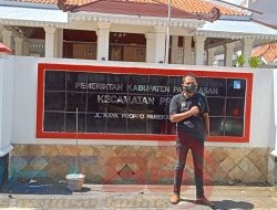 Jam Kerja, Kantor Kecamatan Proppo Dijadikan Tempat Tidur