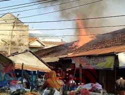 Pasar Polowijo Waru Pamekasan Dilahap Sijago Merah, Warga Padamkan Api Memakai Alat Seadanya