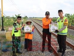 Wujud Kepedulian Pada Masyarakat, Kapolres dan Dandim 0804 Magetan Bagikan Puluhan Bingkisan Lebaran