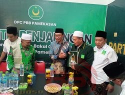 Mantan Bupati Pamekasan Datangi kantor DPC PBB Bersama Bersama Ratusan pendukung
