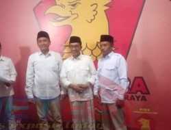KH Holilurrohman Datangi DPC Partai Gerindra Pamekasan Serahkan Formulir Pendaftaran
