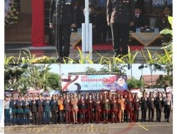 Wakapolres Sampang Kompol Hosna Nurhidayah Pimpin Upacara Hari Bhayangkara Ke-78
