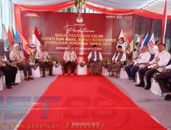 Ribuan Simpatisan Warnai Pendaftaran RAHMAD di KPUD Bondowoso