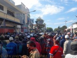 Unras di Situbondo Memanas, “Suara Rakyat Suara Tuhan, Bupati Korupsi Rakyat Pasti Bertindak”