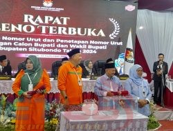 Pengundian Nomor Urut Paslon Pilkada di Situbondo Diwarnai Keakraban Kedua Paslon