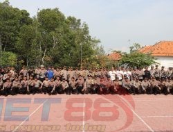 Kapolres Sampang Pimpin Apel Kesiapan Pengamanan Pilkada Tingkat Rayon Di Polsek Sreseh