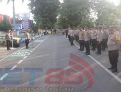 Kawal Proses Rekapitulasi Hasil Pilkada Tingkat Kabupaten, Polres Bondowoso Sekat-Alihkan Lalin