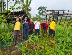 Misbakhul Munir dan Anton Sujarwo, Periksa Lokasi Tanaman ke BKPH Sumber Wringin