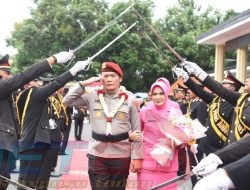 Tarian Blue Fire Sambut Kedatangan Kapolres Bondowoso Baru