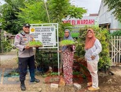 Dampingi KWT Bhabinkamtibmas Polres Probolinggo Kota Ajak Warga Wujudkan Ketahanan Pangan