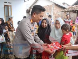 Kapolres Probolinggo bersama Bupati Terpilih Beri Bantuan Sembako untuk Warga Terdampak Banjir Bandang