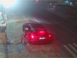 Mobil Mewah Mencuri Kotak Amal Masjid Nurul Huda