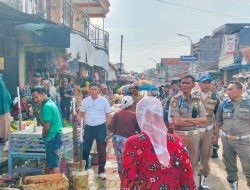 Diskopindag Sukses Tertibkan PKL Pasar Omben Sampang, Begini Ceritanya!!