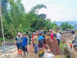 Pasca Banjir di Desa Kendit, Masyarakat Gotong Royong Perbaiki Tanggul Sungai