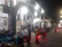 Kapolres Sampang Kerahkan Puluhan Anggota Jaga Masjid Saat Sholat Tarawih “Ciptakan Situasi Aman dan Kondusif”