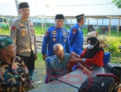 Gelar ‘Pegar’ Ditpolairud Polda Jatim Peduli Kesehatan Warga Nelayan di Bulan Ramadhan