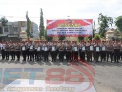 Penghargaan kepada Kapolsek Proppo beserta jajarannya berhasil ungkap bandar narkoba