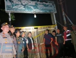 Terbukti melanggar kesepakatan bersama di bulan Ramadhan, Satpol PP bersama Tni Polri Segel Cafe Karaoke di Purwosari