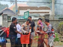 Padi Berkah Hadir di Pantura Asembagus, Polisi Berbagi Nasi Kotak untuk Warga Membutuhkan