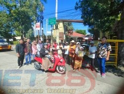 Samapta Polres Situbondo Gandeng PPDiS Bagikan Makanan kepada Masyarakat Saat Patroli Sepeda