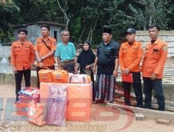“Gercep” PJ Kades Banyukapah Bantu Warga yang Terdampak Angin Kencang