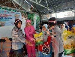 Polwan Humanis, 1,5 Ton Beras Murah Rp 11.000 per Kilogram Ludes Diborong Warga Panji Situbondo