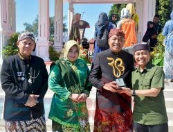 Kado Manis Harjakasi: Bupati Situbondo Mas Rio Raih Penghargaan sebagai Tokoh Pendorong UMKM 2025