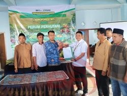 Perhutani Bondowoso Teken PKS Pengelolaan Lahan dengan Petani Kopi LMDH Rengganis