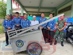 Pengabdian KEMENIMIPAS, Lapas Narkotika Pamekasan Salurkan Gerobak Sampah