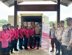 Polres Simeulue Salurkan Bantuan Sembako Kepada Korban Banjir di Gampong Ie Itam Baroh Kecamatan Woyla – Aceh Barat