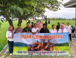 Salurkan Bantuan Traktor Presiden, Wabup: Targetkan Swasembada Pangan Melimpah