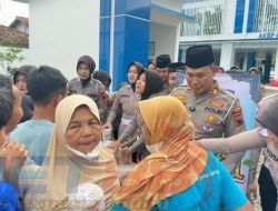 Ratusan Takjil Dibagikan, Wakalantas Pati Pesan Tertib Lalu Lintas