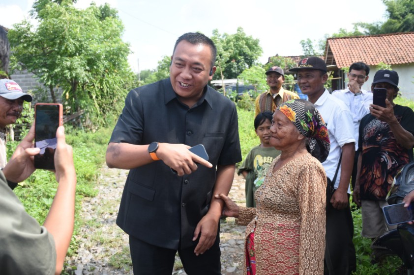 Masyarakat Curhat di Medsos Mas Rio, Langsung Turba dan Perintahkan Perbaikan Jalan