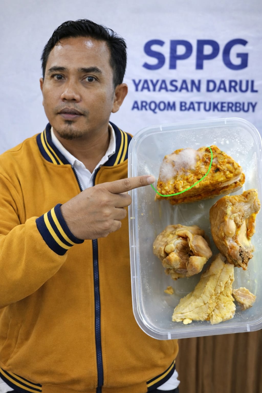 Tak Jera Meski Ada SPPG Disuspend, Kini Muncul Lagi MBG Berjamur di Lenteng Barat