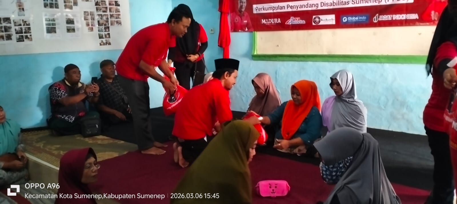 MH Said Abdullah Salurkan Bansos untuk Penyandang Disabilitas Melalui PAC PDI Perjuangan Kota Sumenep