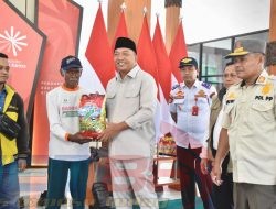 Bupati Situbondo Salurkan Ratusan Paket Sembako Penyejuk Hati, Di Bulan Suci Ramadhan.