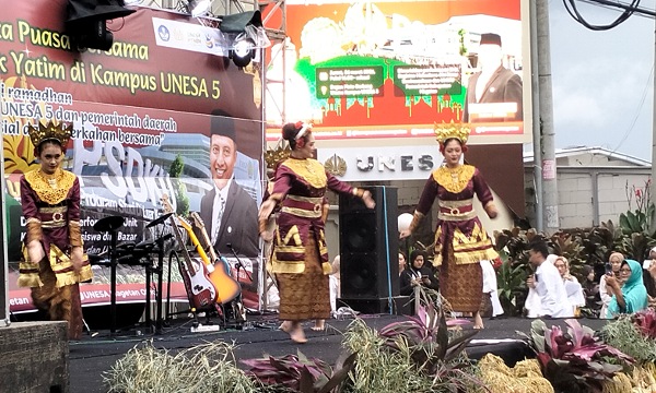 Harmoni Ramadan di UNESA 5 Magetan, Ribuan Takjil Dibagikan untuk Masyarakat