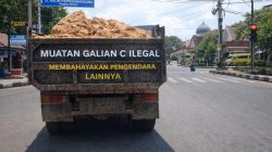 Truk Tanpa Terpal Diduga Angkut Galian C Ilegal, Warga: Polisi Jangan Diam!