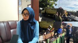 Ciptakan Lingkungan Bersih dan Sehat, Kelurahan Bago Gotong Royong Naikkan Sampah ke Dump Truk DLH