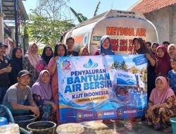 Sumur Warga Mengering, KJJT Sampang Turun Bawa Air Bersih