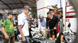 BASHRA BIP Borong 6 SPBU Sehari! Ratusan Pengendara Di Pamekasan Dapat Pertalite Gratis